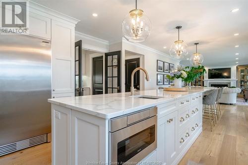 395 Lakeview, Kingsville, ON - Indoor Photo Showing Kitchen With Upgraded Kitchen