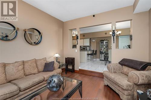 4850 Grand Boulevard Unit# 304, Windsor, ON - Indoor Photo Showing Living Room