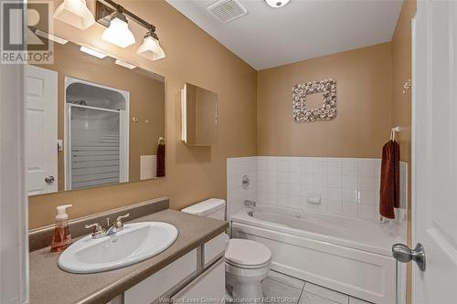 4850 Grand Boulevard Unit# 304, Windsor, ON - Indoor Photo Showing Bathroom