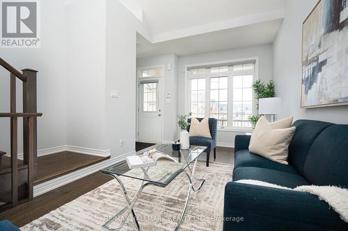 28 Bluestone Crescent, Brampton, ON - Indoor Photo Showing Living Room