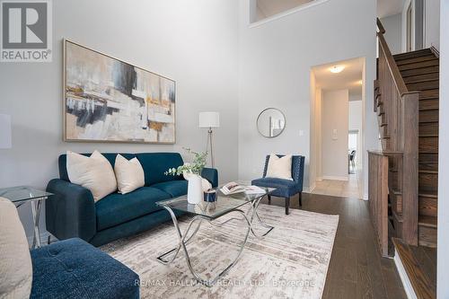 28 Bluestone Crescent, Brampton, ON - Indoor Photo Showing Living Room