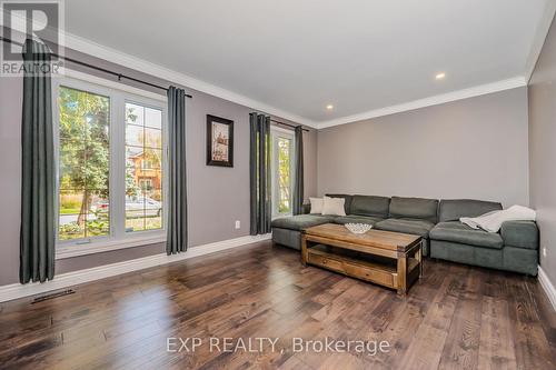 1340 Greeneagle Drive, Oakville, ON - Indoor Photo Showing Living Room