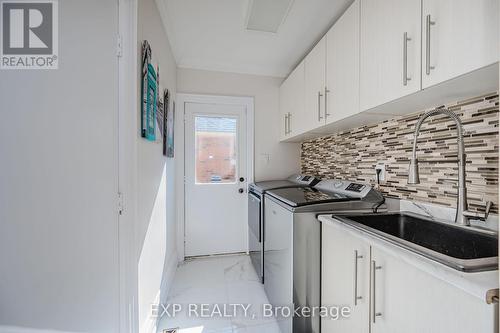 1340 Greeneagle Drive, Oakville, ON - Indoor Photo Showing Kitchen