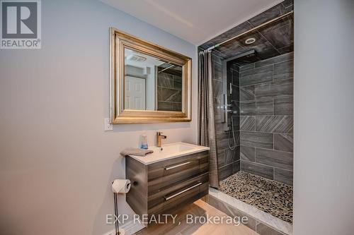 1340 Greeneagle Drive, Oakville, ON - Indoor Photo Showing Bathroom