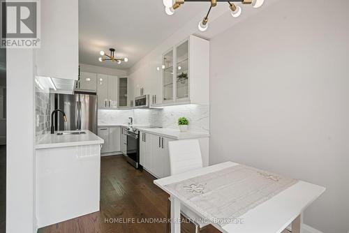 99 Collin Court, Richmond Hill, ON - Indoor Photo Showing Kitchen