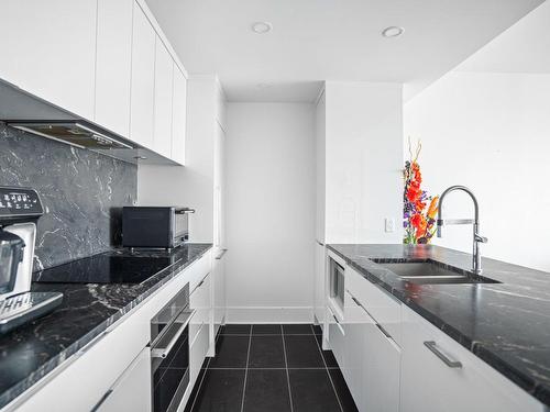 Cuisine - 912-1025 Rue De La Commune E., Montréal (Ville-Marie), QC - Indoor Photo Showing Kitchen With Double Sink