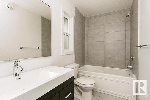 9010 114 Av Nw, Edmonton, AB - Indoor Photo Showing Bathroom