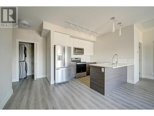 191 Hollywood Road S Unit# 519, Kelowna, BC - Indoor Photo Showing Kitchen With Stainless Steel Kitchen