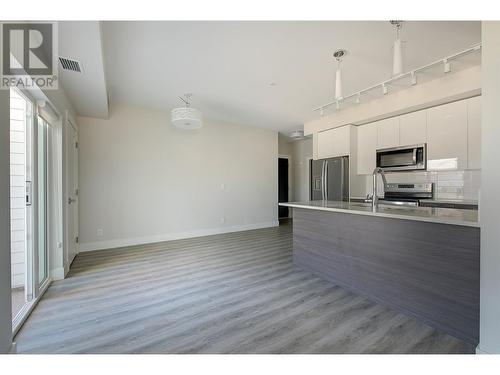 191 Hollywood Road S Unit# 519, Kelowna, BC - Indoor Photo Showing Kitchen