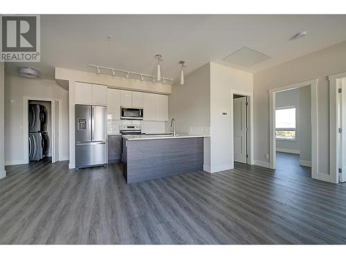 191 Hollywood Road S Unit# 519, Kelowna, BC - Indoor Photo Showing Kitchen