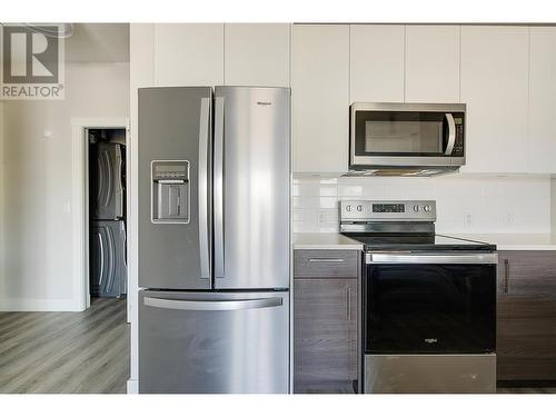 191 Hollywood Road S Unit# 519, Kelowna, BC - Indoor Photo Showing Kitchen With Stainless Steel Kitchen