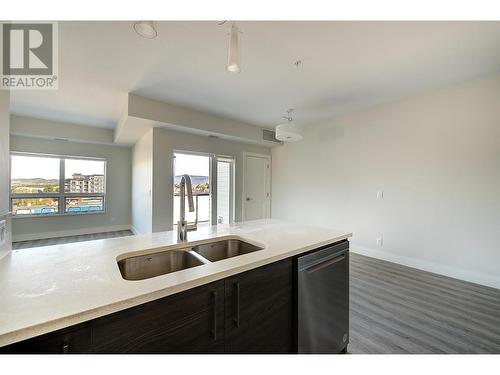 191 Hollywood Road S Unit# 519, Kelowna, BC - Indoor Photo Showing Kitchen With Double Sink