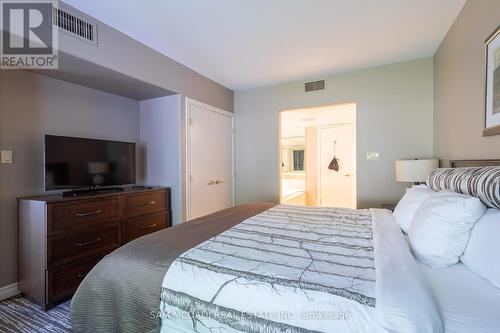 2052 - 90 Highland Drive, Oro-Medonte, ON - Indoor Photo Showing Bedroom