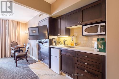 2052 - 90 Highland Drive, Oro-Medonte, ON - Indoor Photo Showing Kitchen