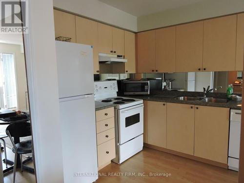 4620 Guildwood Way Drive, Mississauga, ON - Indoor Photo Showing Kitchen With Double Sink