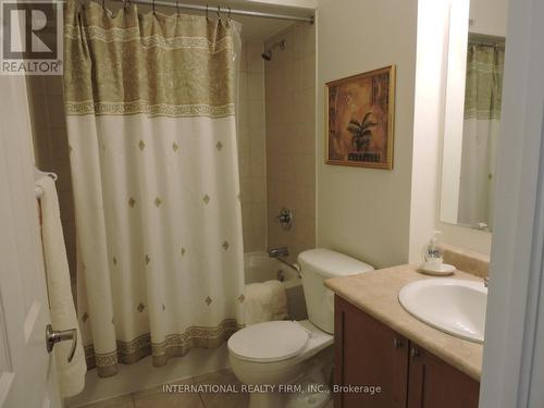 4620 Guildwood Way Drive, Mississauga, ON - Indoor Photo Showing Bathroom