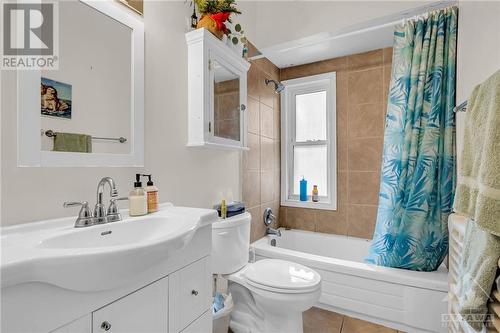 196 Osgoode Street, Ottawa, ON - Indoor Photo Showing Bathroom