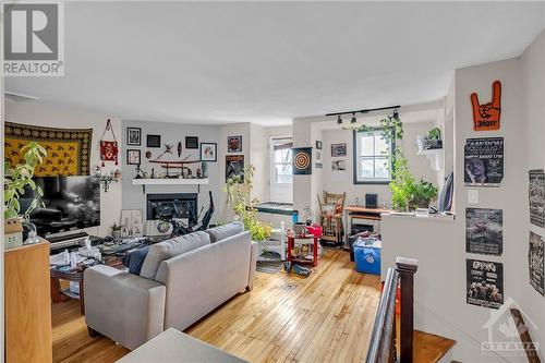 196 Osgoode Street, Ottawa, ON - Indoor Photo Showing Living Room With Fireplace