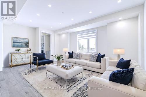 1535 Wellwood Terrace, Milton, ON - Indoor Photo Showing Living Room