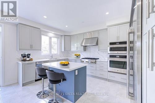 1535 Wellwood Terrace, Milton, ON - Indoor Photo Showing Kitchen With Upgraded Kitchen