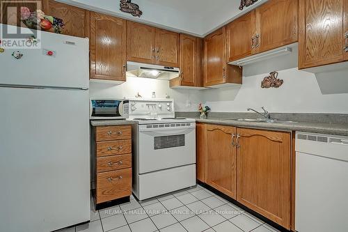 12 - 2004 Glenada Crescent, Oakville, ON - Indoor Photo Showing Kitchen