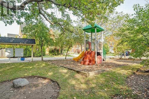 12 - 2004 Glenada Crescent, Oakville, ON - Outdoor