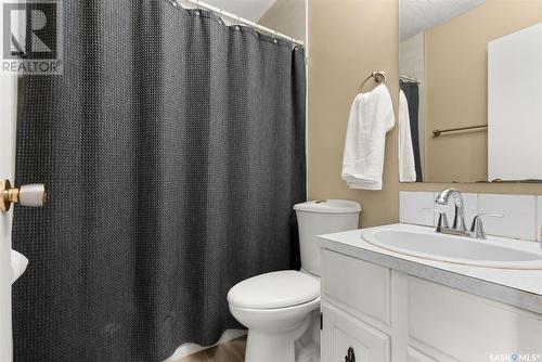 7207 1St Avenue N, Regina, SK - Indoor Photo Showing Bathroom