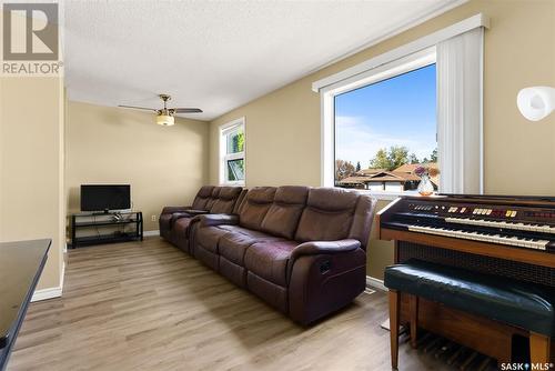 7207 1St Avenue N, Regina, SK - Indoor Photo Showing Living Room