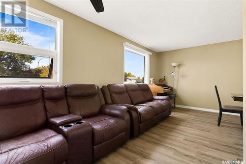 7207 1St Avenue N, Regina, SK - Indoor Photo Showing Living Room