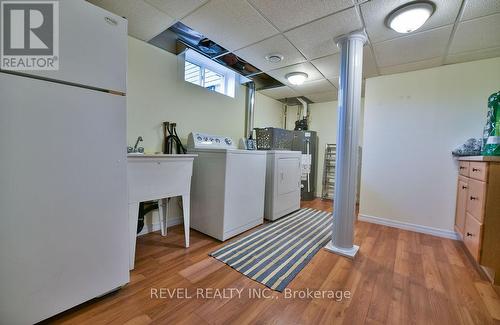 98 Roblin Street, Timmins (Beaurivage), ON - Indoor Photo Showing Laundry Room