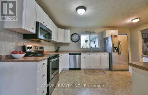 98 Roblin Street, Timmins (Beaurivage), ON - Indoor Photo Showing Kitchen With Stainless Steel Kitchen