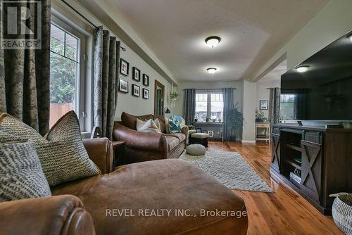 98 Roblin Street, Timmins (Beaurivage), ON - Indoor Photo Showing Living Room