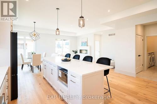 19 Oakley Drive, Niagara-On-The-Lake, ON - Indoor Photo Showing Kitchen With Upgraded Kitchen