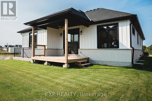 19 Oakley Drive, Niagara-On-The-Lake, ON - Outdoor With Deck Patio Veranda