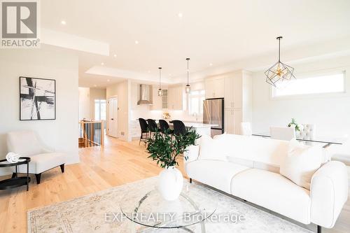 19 Oakley Drive, Niagara-On-The-Lake, ON - Indoor Photo Showing Living Room