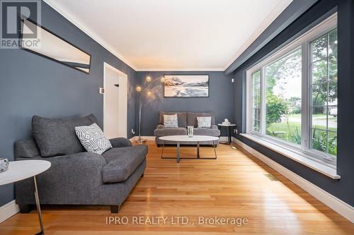 23 Ferndale Crescent, Brampton, ON - Indoor Photo Showing Living Room