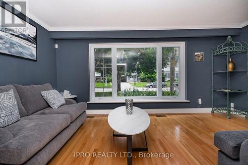 23 Ferndale Crescent, Brampton, ON - Indoor Photo Showing Living Room