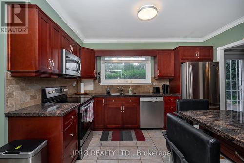 23 Ferndale Crescent, Brampton, ON - Indoor Photo Showing Kitchen