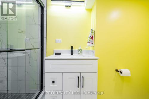 23 Ferndale Crescent, Brampton, ON - Indoor Photo Showing Bathroom