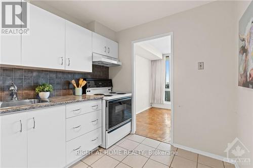 1502 - 2625 Regina Street, Ottawa, ON - Indoor Photo Showing Kitchen