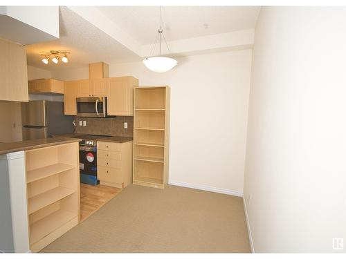 #303 5280 Terwillegar Bv Nw, Edmonton, AB - Indoor Photo Showing Kitchen