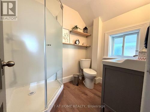 121 Durham Street W, Kawartha Lakes (Lindsay), ON - Indoor Photo Showing Bathroom