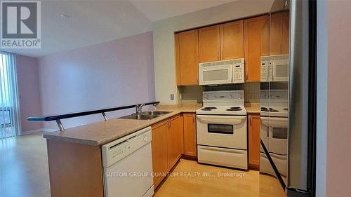 1605 - 3939 Duke Of York Boulevard, Mississauga, ON - Indoor Photo Showing Kitchen With Double Sink