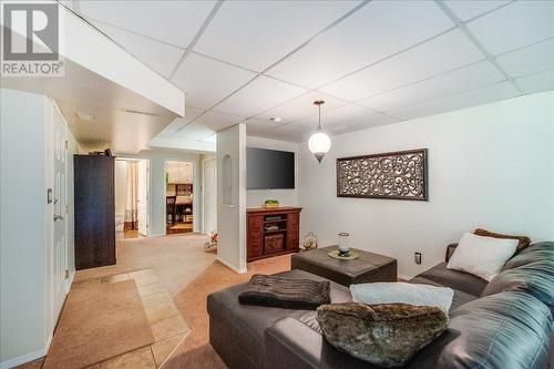 5913 Bluebird Road, Taghum, BC - Indoor Photo Showing Living Room