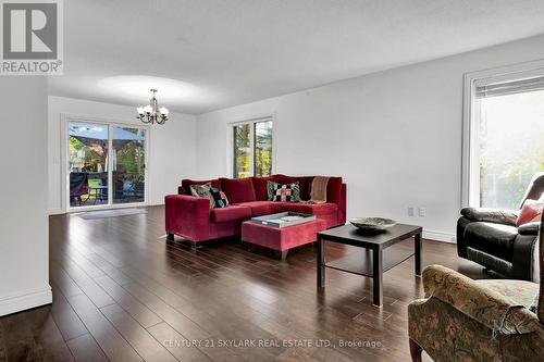 9 Cook Avenue, Innisfil, ON - Indoor Photo Showing Living Room