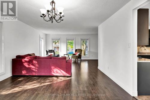 9 Cook Avenue, Innisfil, ON - Indoor Photo Showing Living Room