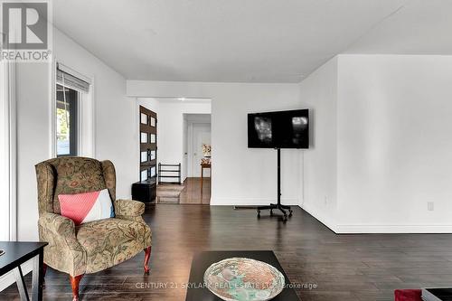 9 Cook Avenue, Innisfil, ON - Indoor Photo Showing Living Room