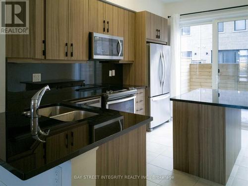 3 - 2160 Trafalgar Road, Oakville, ON - Indoor Photo Showing Kitchen With Double Sink