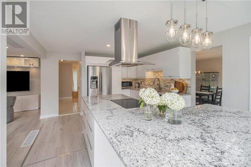 6074 Meadowglen Drive, Ottawa, ON - Indoor Photo Showing Kitchen