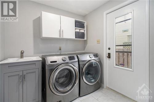 6074 Meadowglen Drive, Ottawa, ON - Indoor Photo Showing Laundry Room